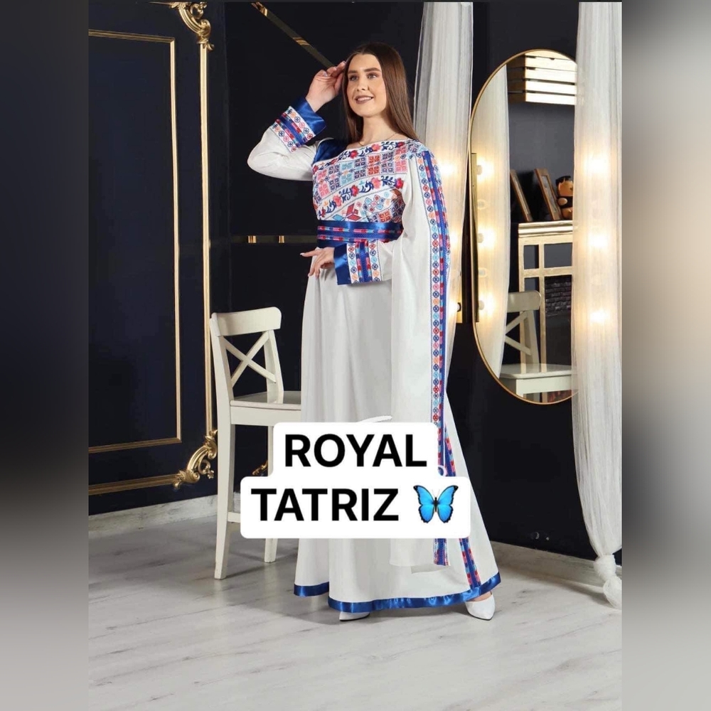 Tatreez Blue/Withe Palestinian embroidery Thoub.